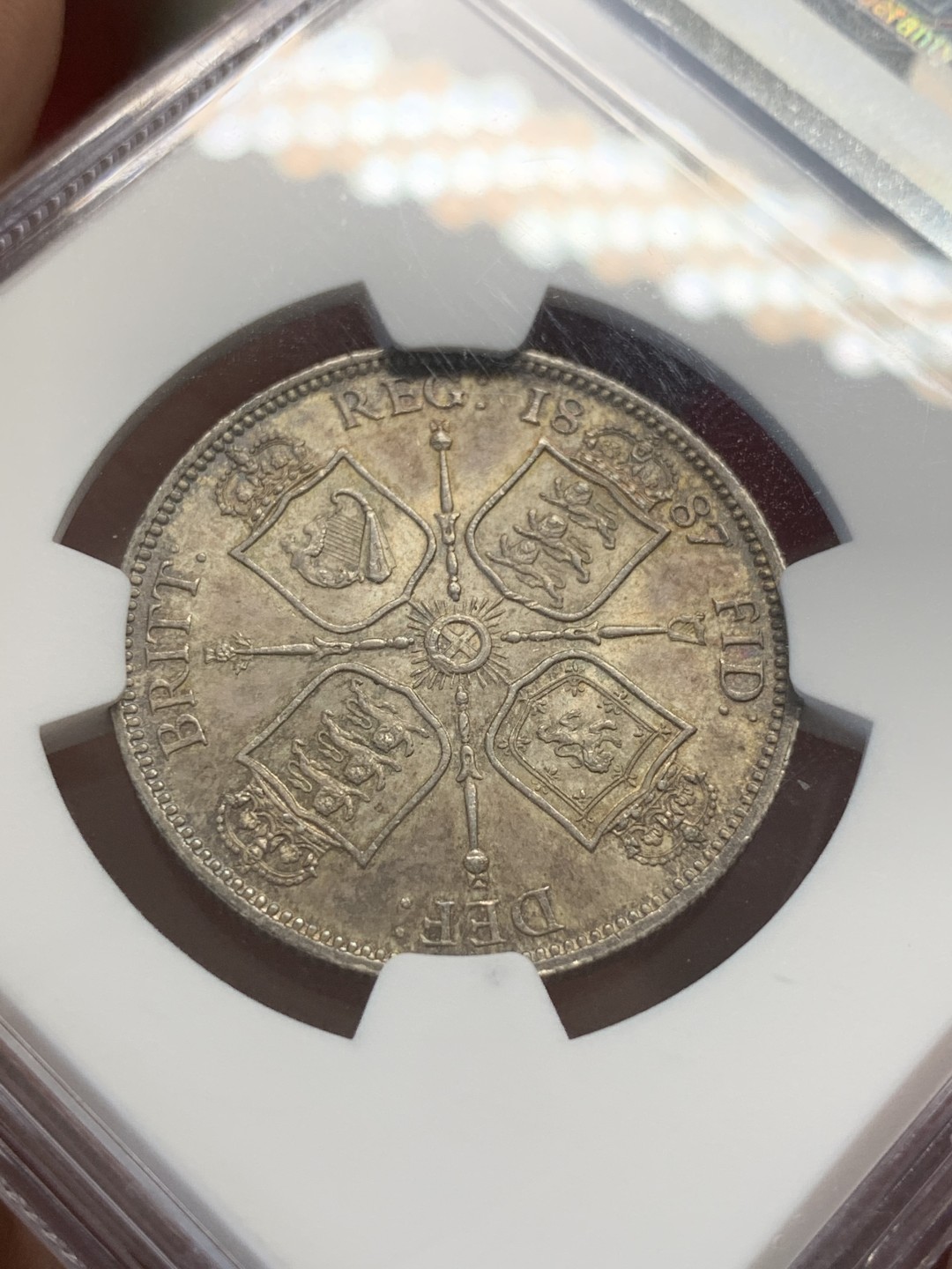 《竞宝斋》第80场-本周日，周一 2场连拍（全场不限金额包邮） NGC-MS62 英国1887年 维多利亚高冠佛洛林银币  双面重彩 很好的一枚银币