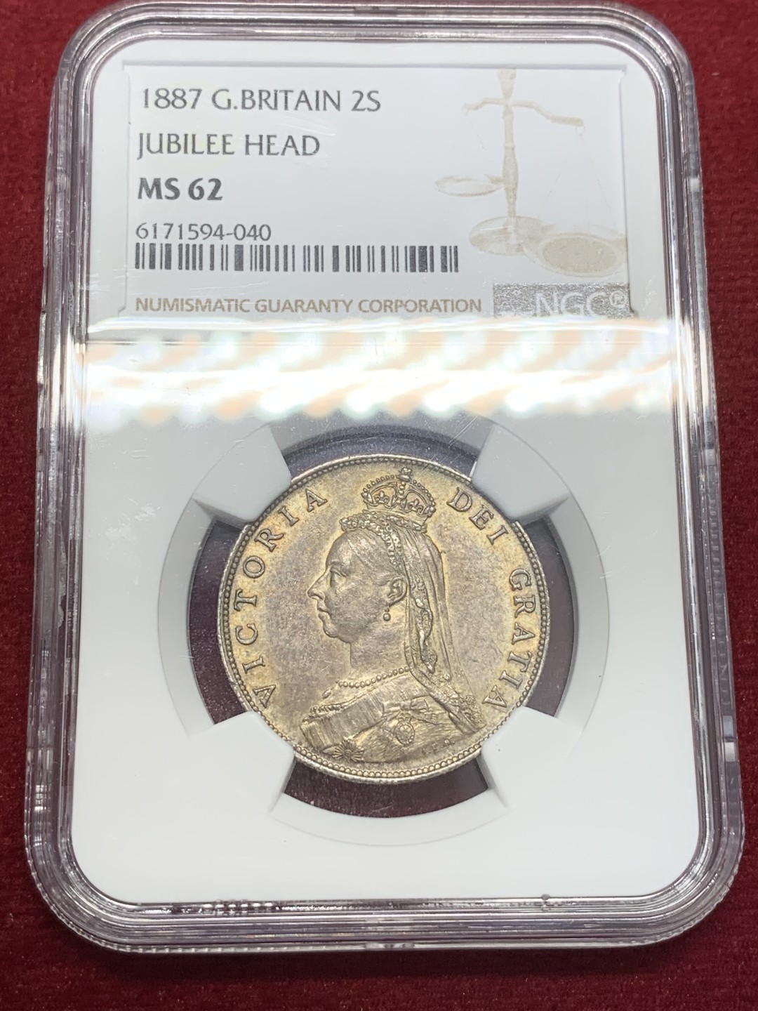 《竞宝斋》第80场-本周日，周一 2场连拍（全场不限金额包邮） NGC-MS62 英国1887年 维多利亚高冠佛洛林银币  双面重彩 很好的一枚银币