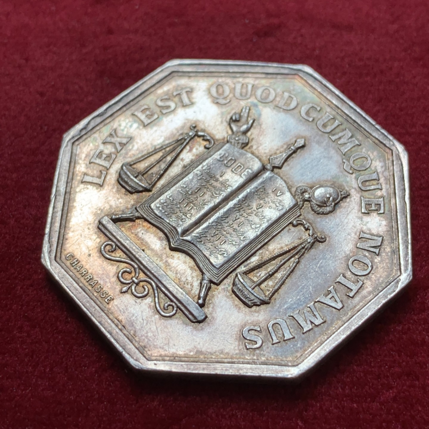 《竞宝斋》第80场-本周日，周一 2场连拍（全场不限金额包邮） 法国城市纹章背宪法天平八角银章，18.8克36mm丰饶角AR边铭