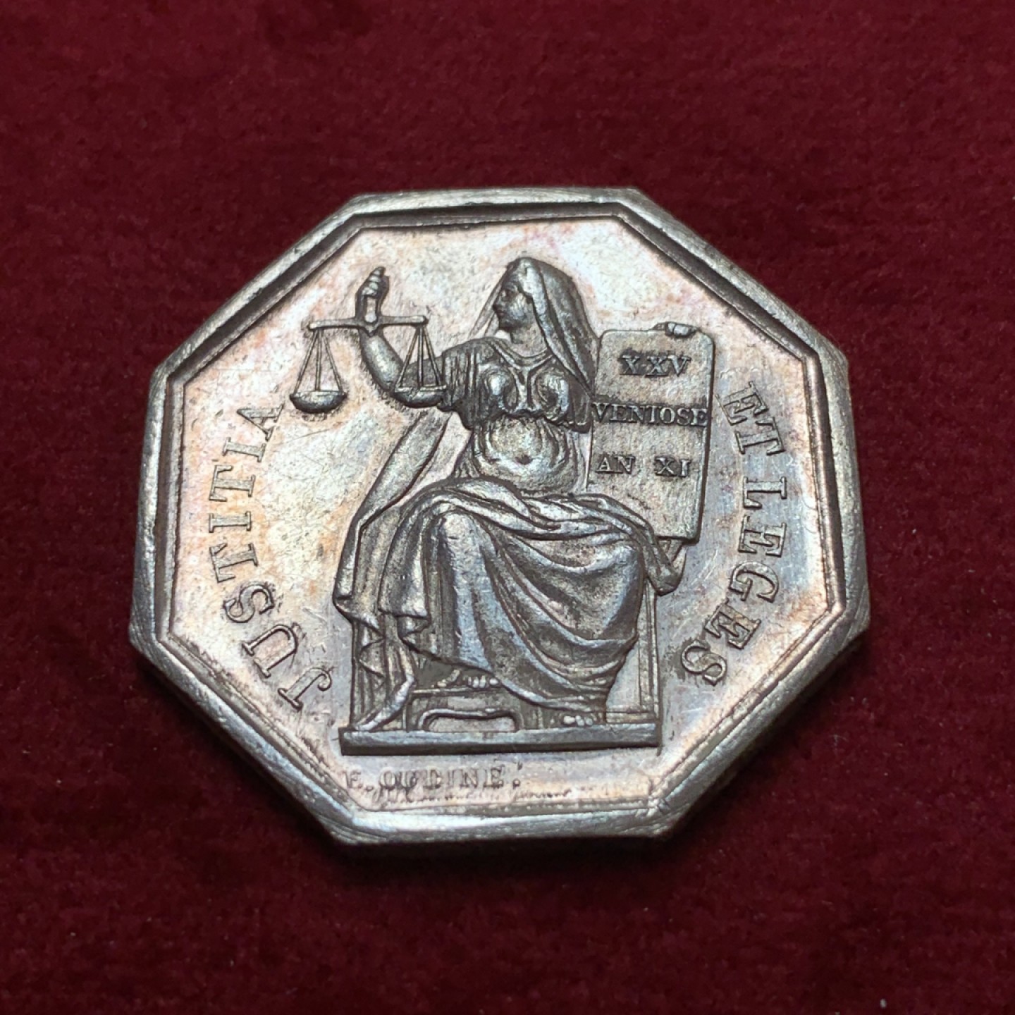 《竞宝斋》第80场-本周日，周一 2场连拍（全场不限金额包邮） 法国图尔公证人公平女神八角银章，12.8克31mm蜜蜂AR边铭