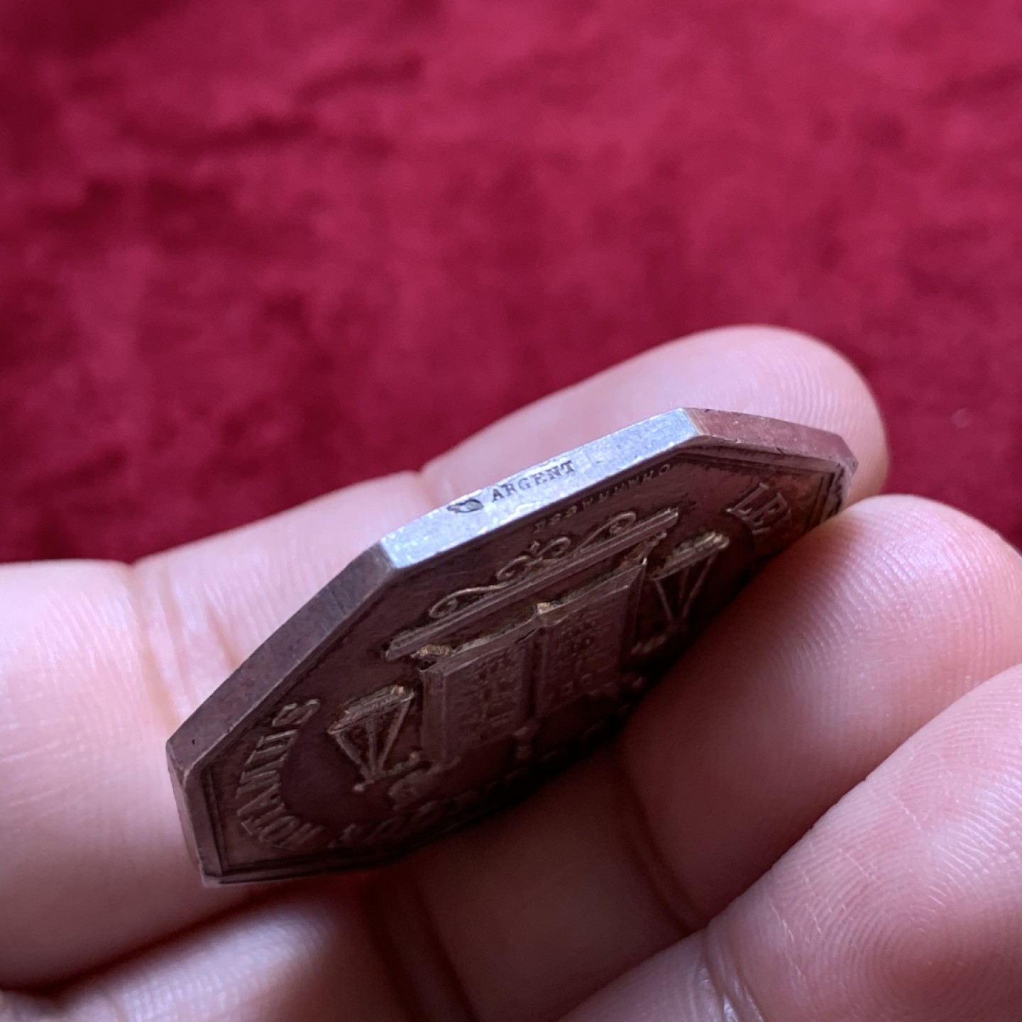 《竞宝斋》第80场-本周日，周一 2场连拍（全场不限金额包邮） 法国城市纹章背宪法天平八角银章，18.8克36mm丰饶角AR边铭