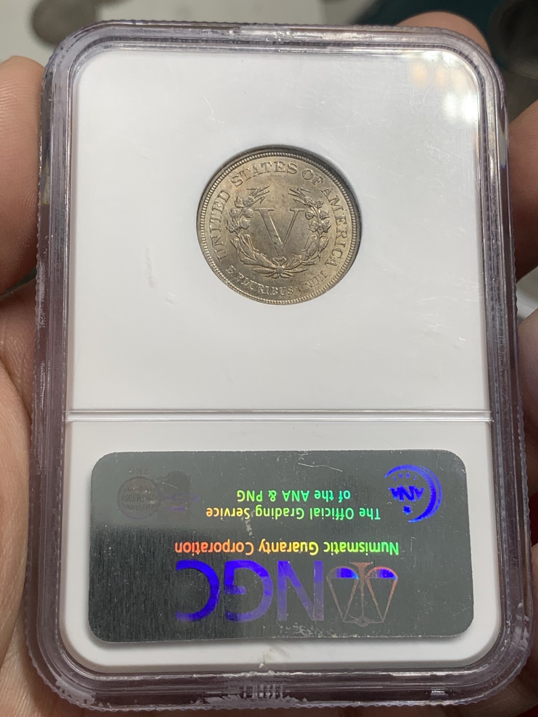 《竞宝斋》第80场-本周日，周一 2场连拍（全场不限金额包邮） NGC-MS63 美国1883 老版5分 无CENTS版本 女神头像发丝和树叶纹路清晰可见 底板略微带彩 镍币带彩不容易