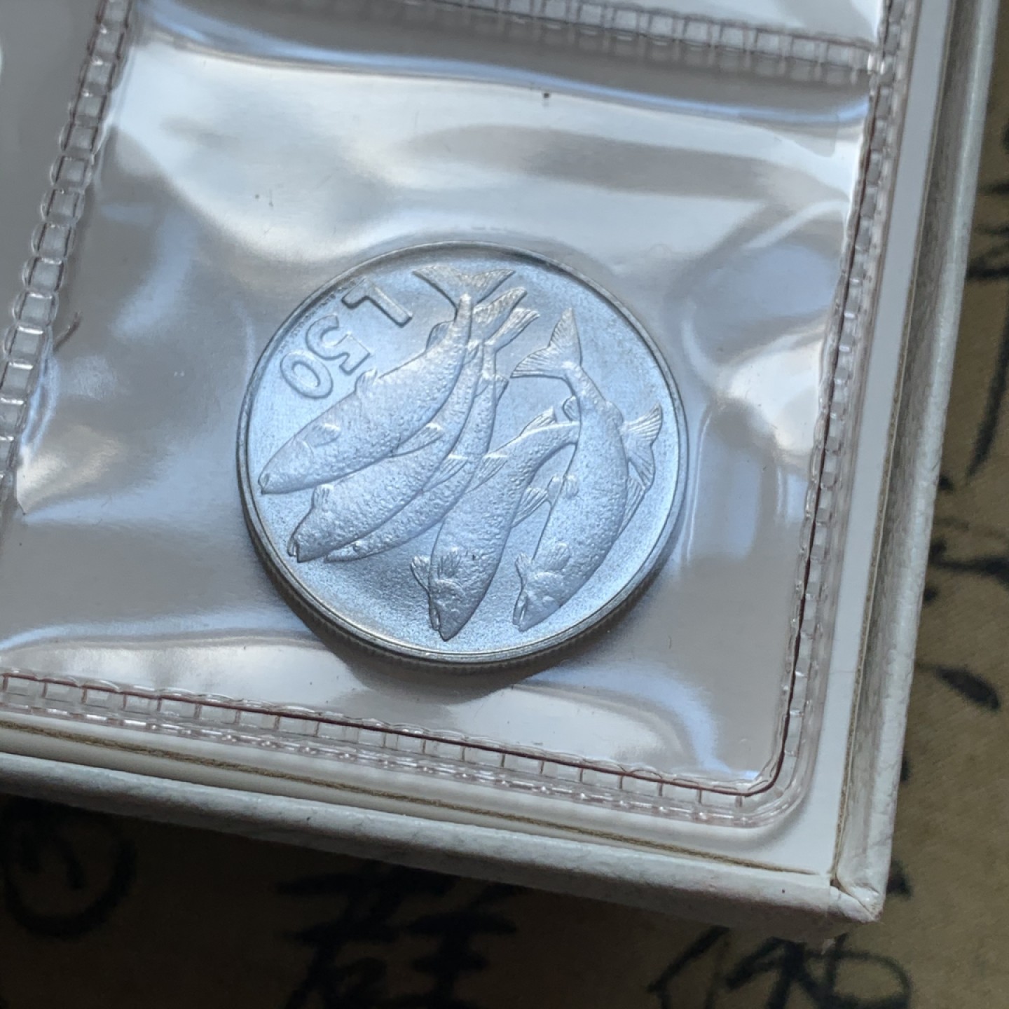 《竞宝斋》第80场-本周日，周一 2场连拍（全场不限金额包邮） 原盒证书 圣马力诺 1975年 八枚封装 带500里拉银币一枚