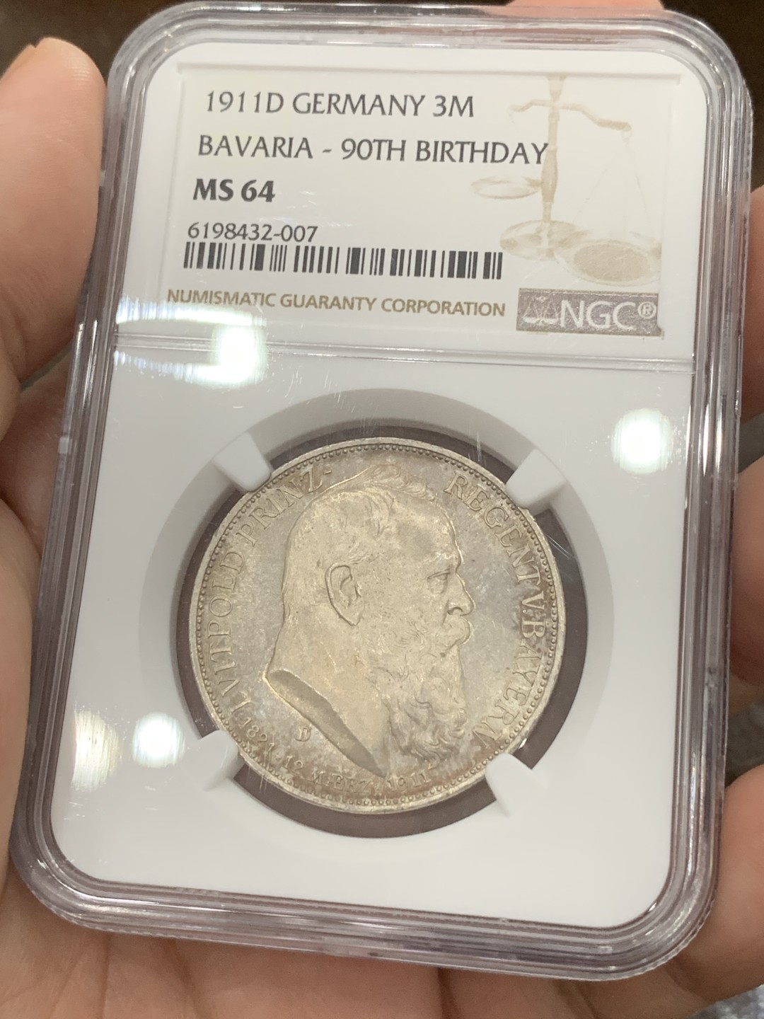 《竞宝斋》第80场-本周日，周一 2场连拍（全场不限金额包邮） NGC-MS64 德国巴伐利亚 1911年 3马克 银币 柳特波德90大寿 淡彩包浆 转光自然