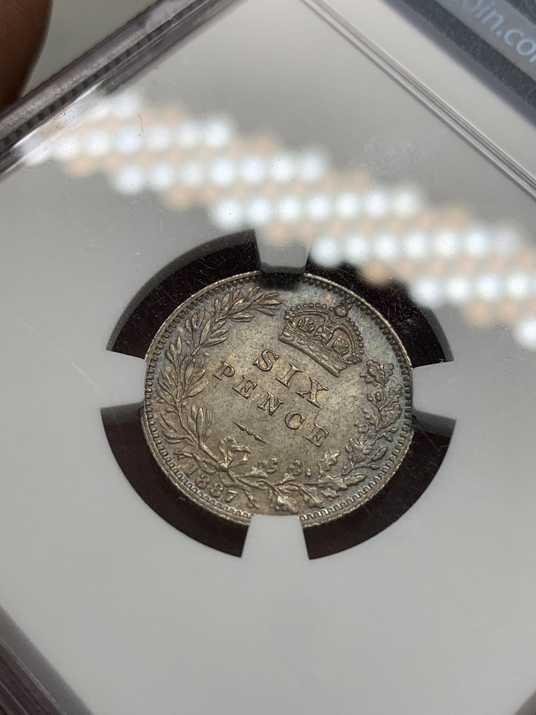 《竞宝斋》第80场-本周日，周一 2场连拍（全场不限金额包邮） NGC-MS64 英国1887年维多利亚高冠六便士银币 WREATH花环版本 比常见的盾徽版本少 双面略带五彩 上手非常好看 适合自藏