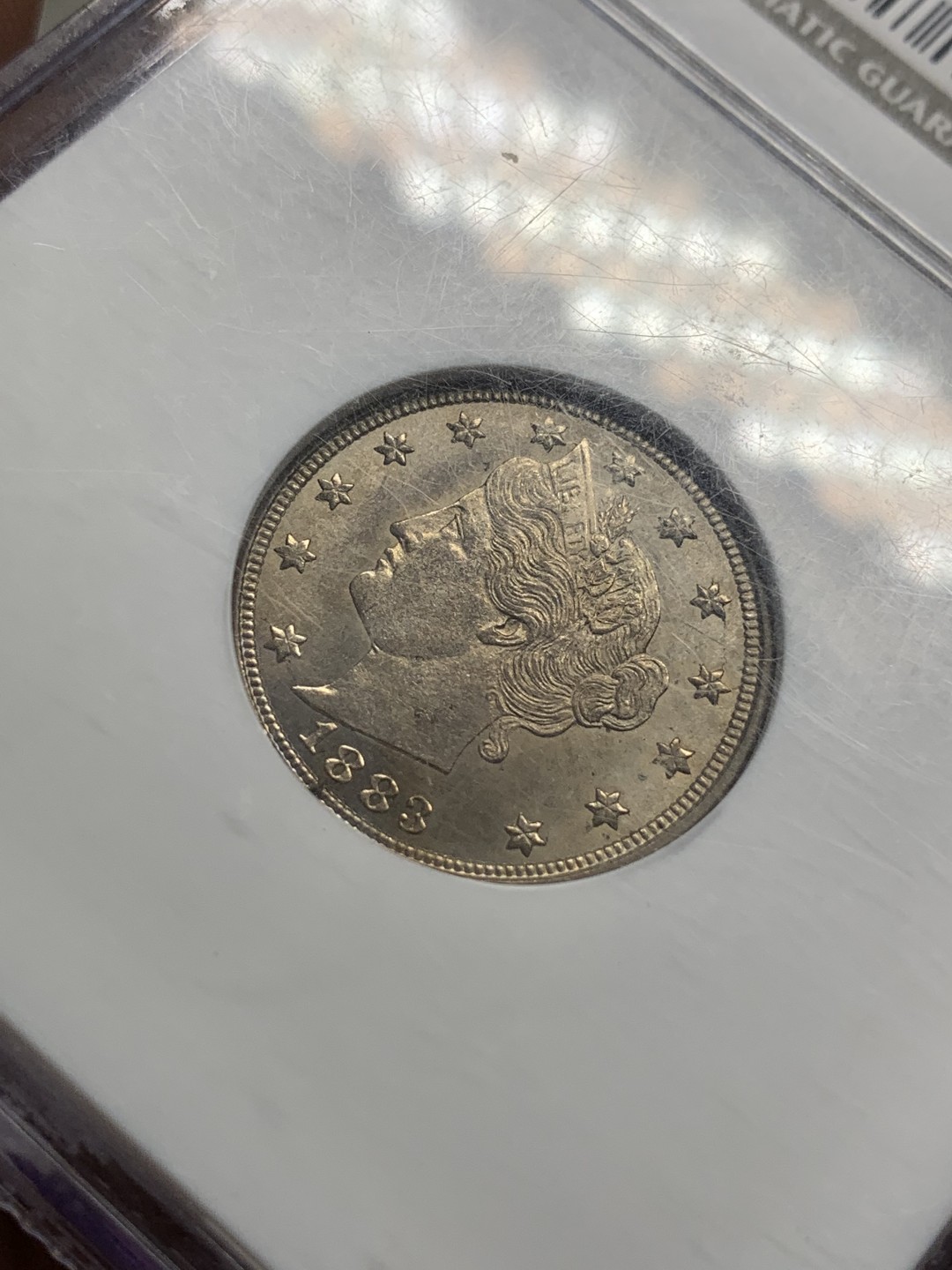 《竞宝斋》第80场-本周日，周一 2场连拍（全场不限金额包邮） NGC-MS63 美国1883 老版5分 无CENTS版本 女神头像发丝和树叶纹路清晰可见 底板略微带彩 镍币带彩不容易