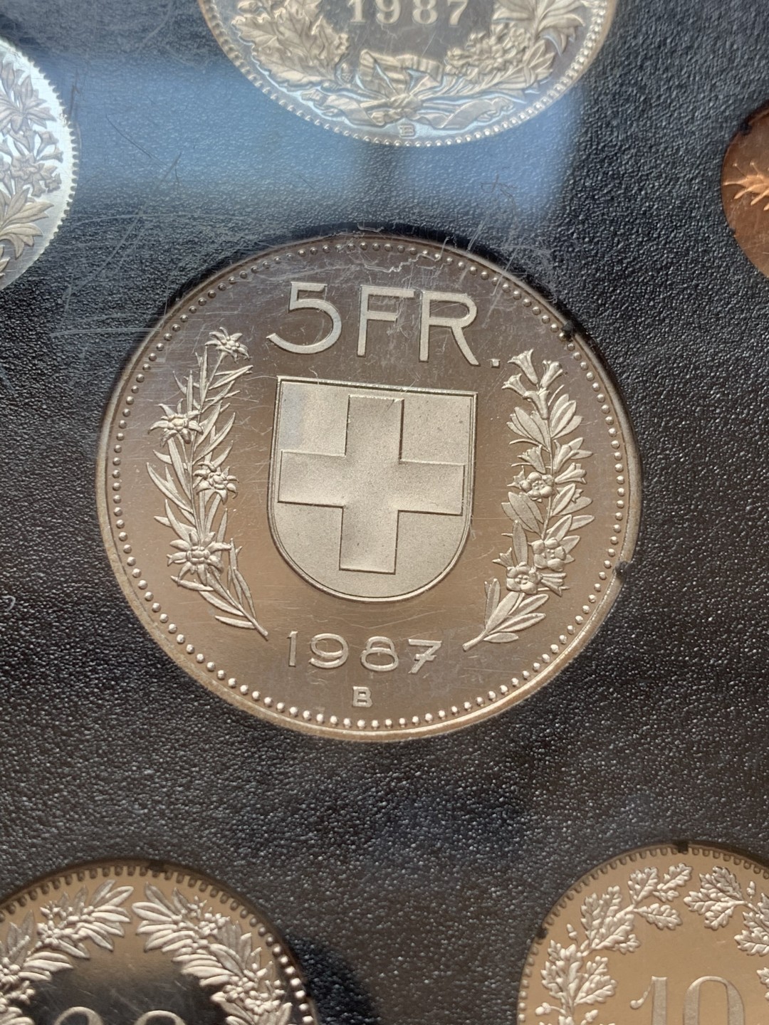 《竞宝斋》第80场-本周日，周一 2场连拍（全场不限金额包邮） 官方封装套币 精制 proof 瑞士1987年  八枚套不同面值 少见