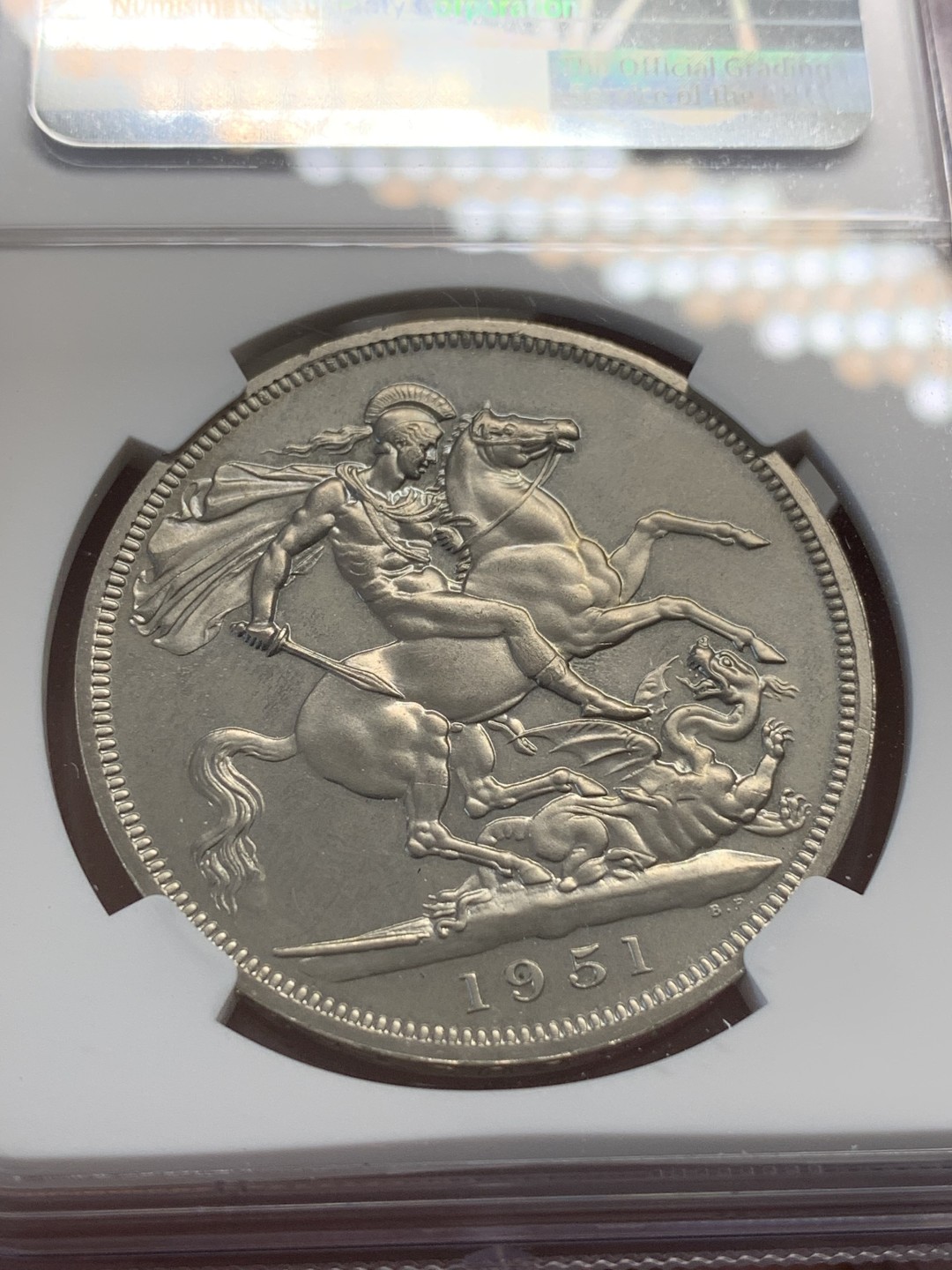 《竞宝斋》第80场-本周日，周一 2场连拍（全场不限金额包邮） NGC PL64 英国 乔治六世 1951年 镍马剑 5先令 克朗 经典屠龙图 近期较火的品种