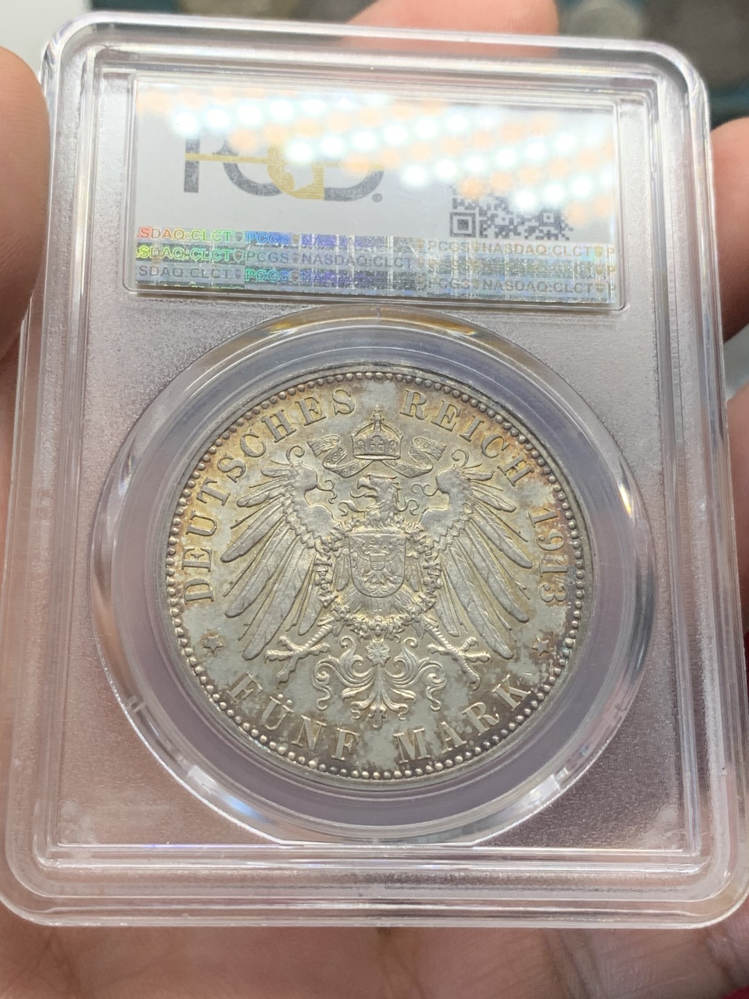 《竞宝斋》第80场-本周日，周一 2场连拍（全场不限金额包邮） PCGS MS62 德国汉堡自由市双狮 1913J 五马克大银币   双狮面带爆浆蓝绿彩 鹰面金色包浆 一币两种风格实属难得 极具观赏性