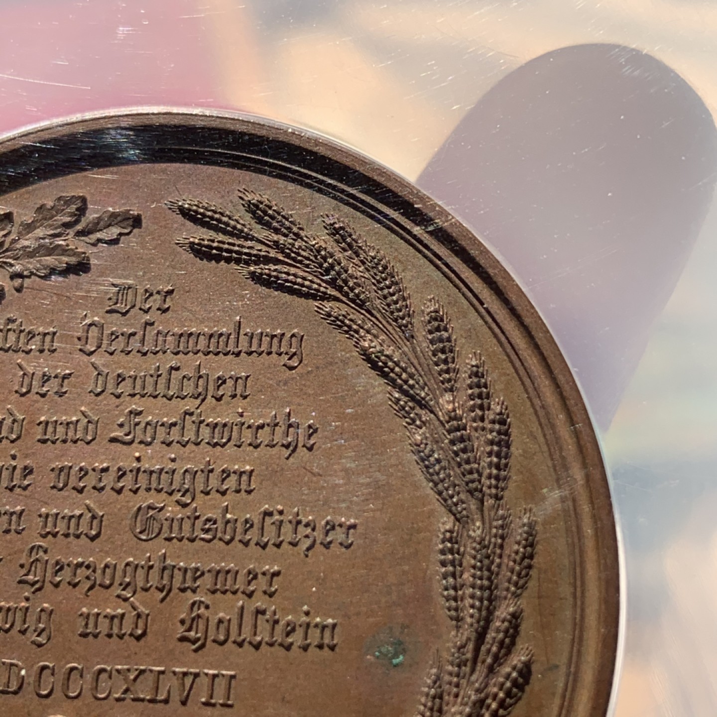 《竞宝斋》第80场-本周日，周一 2场连拍（全场不限金额包邮） 德国1847年NGC MS63BN石勒苏益格-荷尔斯泰因五彩大铜章，铜章出五彩非常不容易 大规格  大盒封装