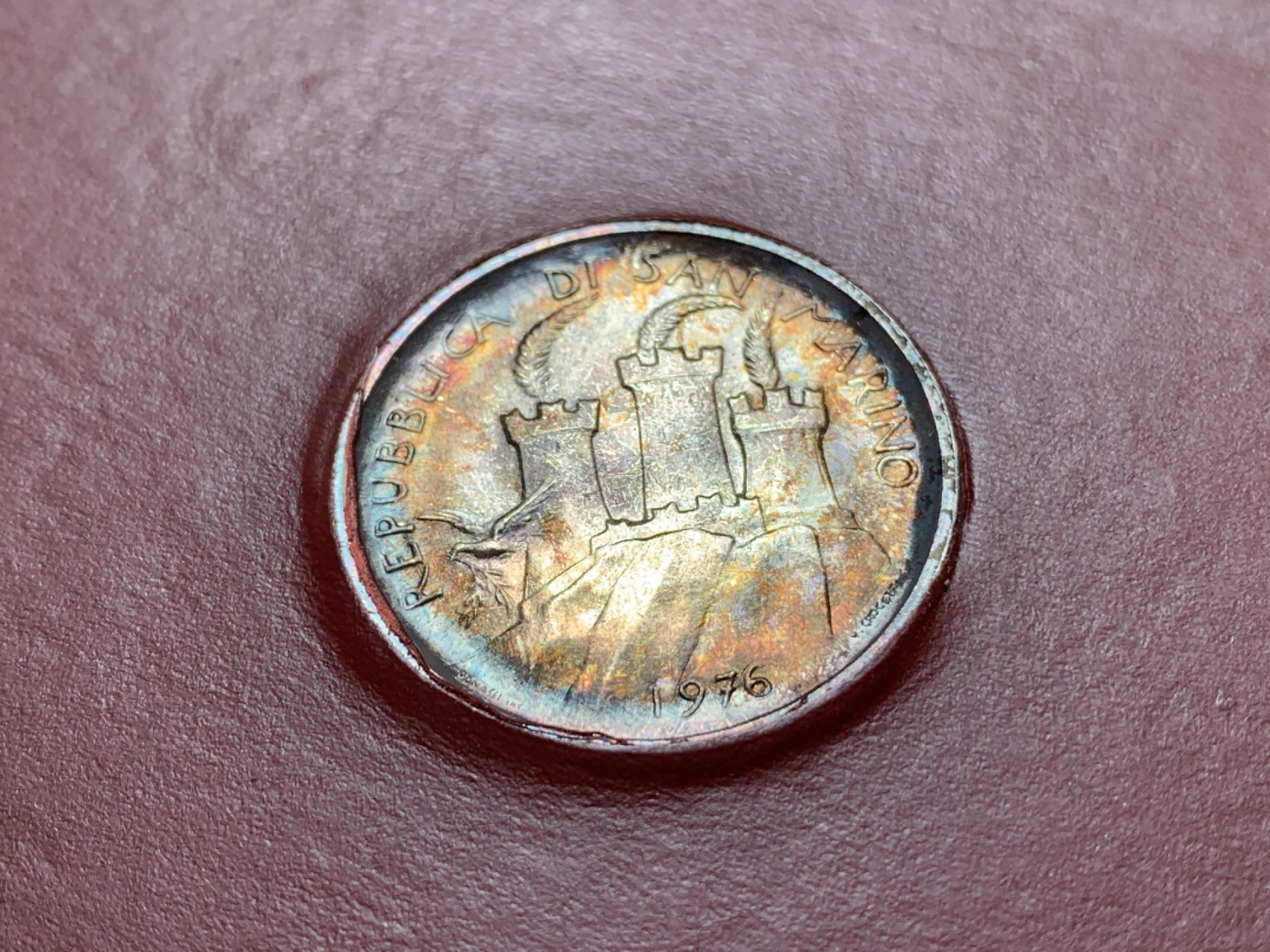 《竞宝斋》第80场-本周日，周一 2场连拍（全场不限金额包邮） 官方卡装 圣马力诺 1976年 纪念农业 500里拉银币 五彩包浆