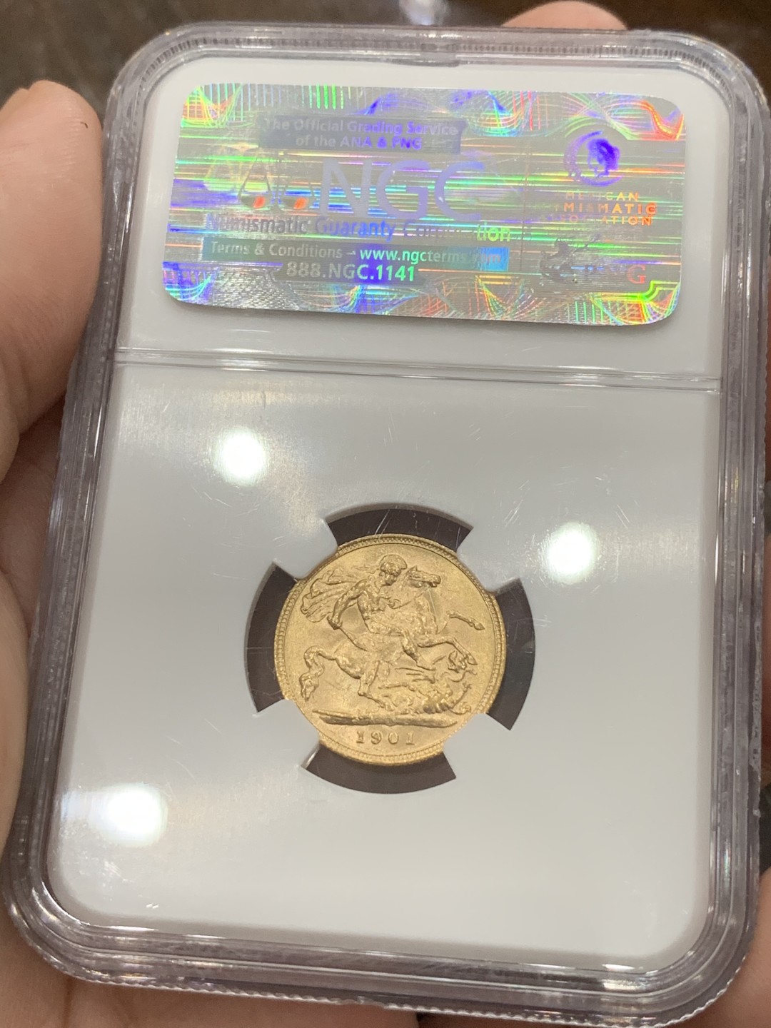 《竞宝斋》第80场-本周日，周一 2场连拍（全场不限金额包邮） NGC MS63 原光英国1901年维多利亚披纱版1/2索维林马剑金币女王最后年份