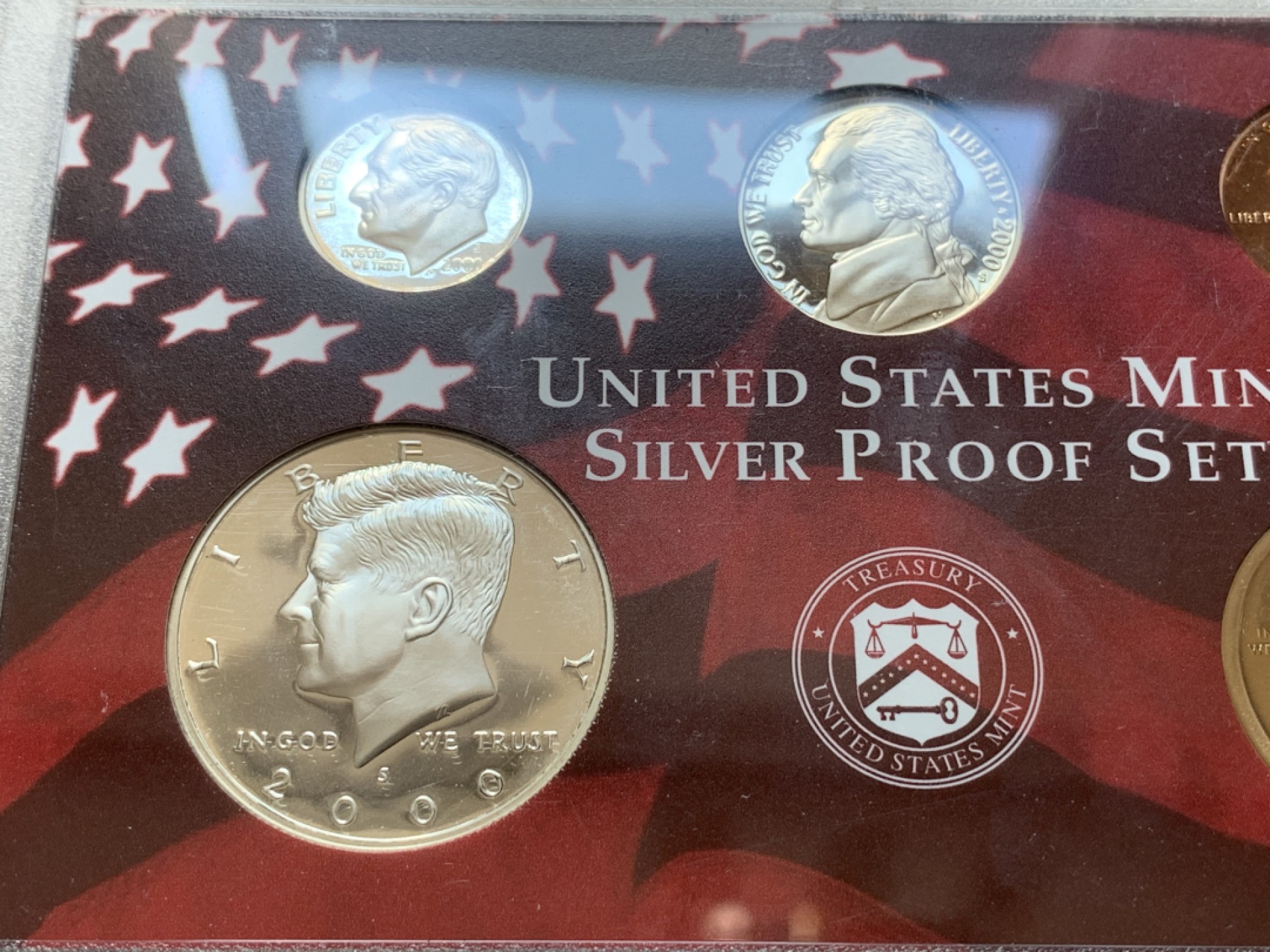 《竞宝斋》第80场-本周日，周一 2场连拍（全场不限金额包邮） 美国 2000年 盒装套币组合 内含2组套币 ，总计含7枚900银 银币 状态保存的非常好