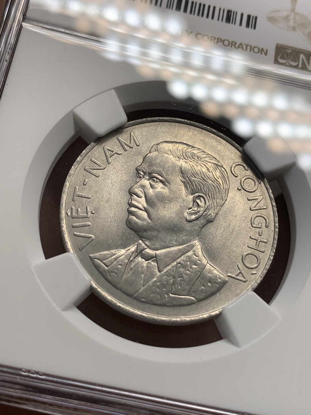 《竞宝斋》第80场-本周日，周一 2场连拍（全场不限金额包邮） NGC MS65 南越1963年50XU大铝币，经典吴庭艳头像 收藏级好品