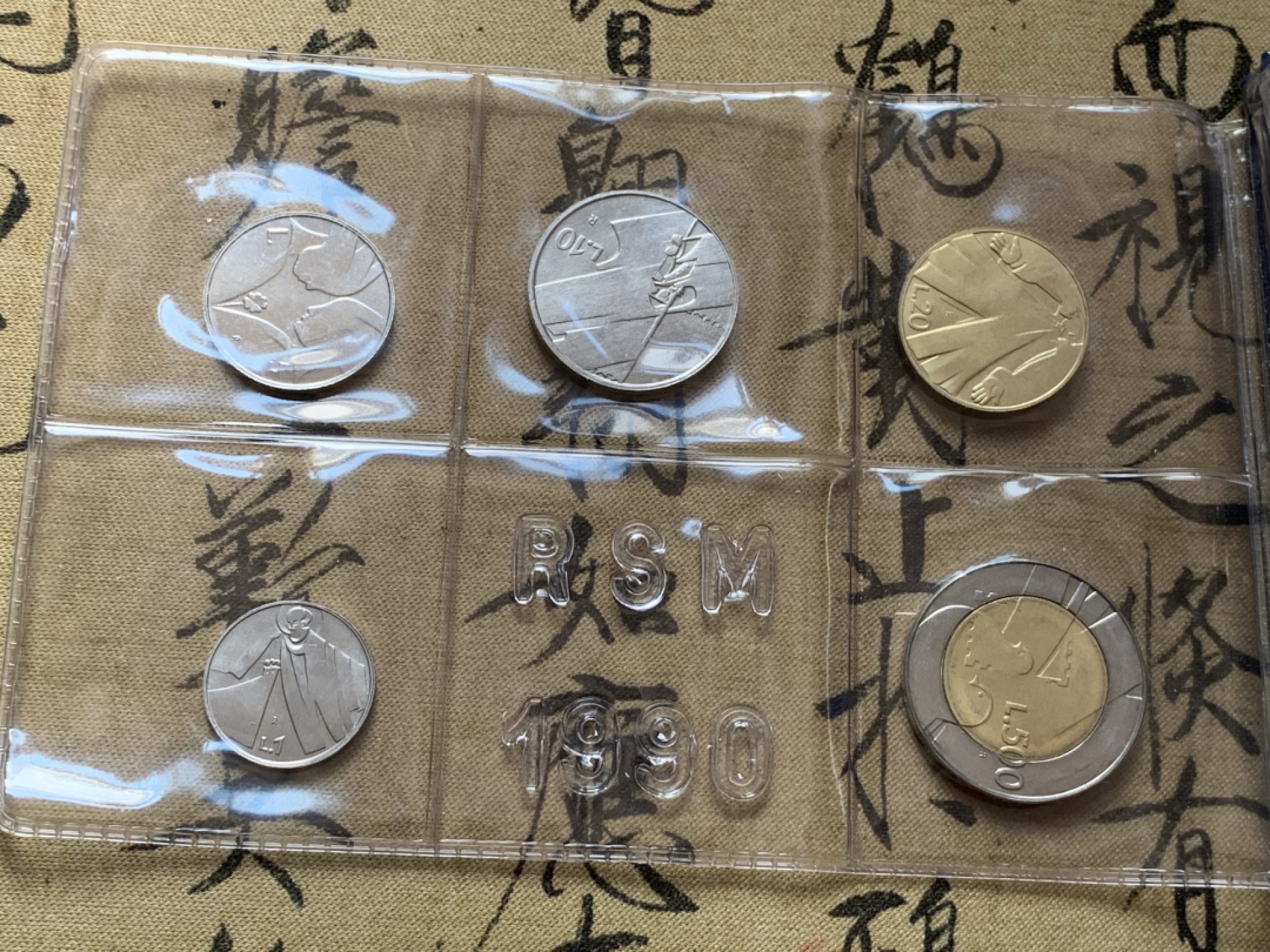 《竞宝斋》第80场-本周日，周一 2场连拍（全场不限金额包邮） 钱包装 圣马力诺 1990年 圣马力诺1990年 十枚装 过去与未来主题 带1000里拉大银币一枚 完美状态