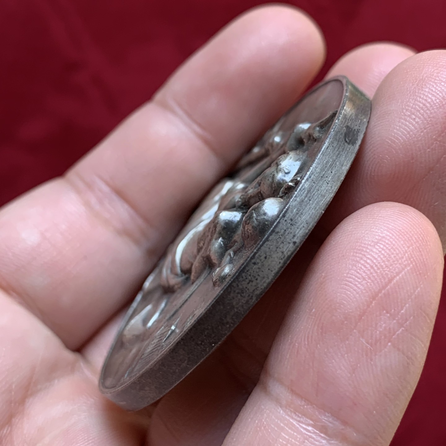 《竞宝斋》第80场-本周日，周一 2场连拍（全场不限金额包邮） 教皇保罗六世镀银铜章，直径50mm，重量67.2g，超高浮雕教皇章。