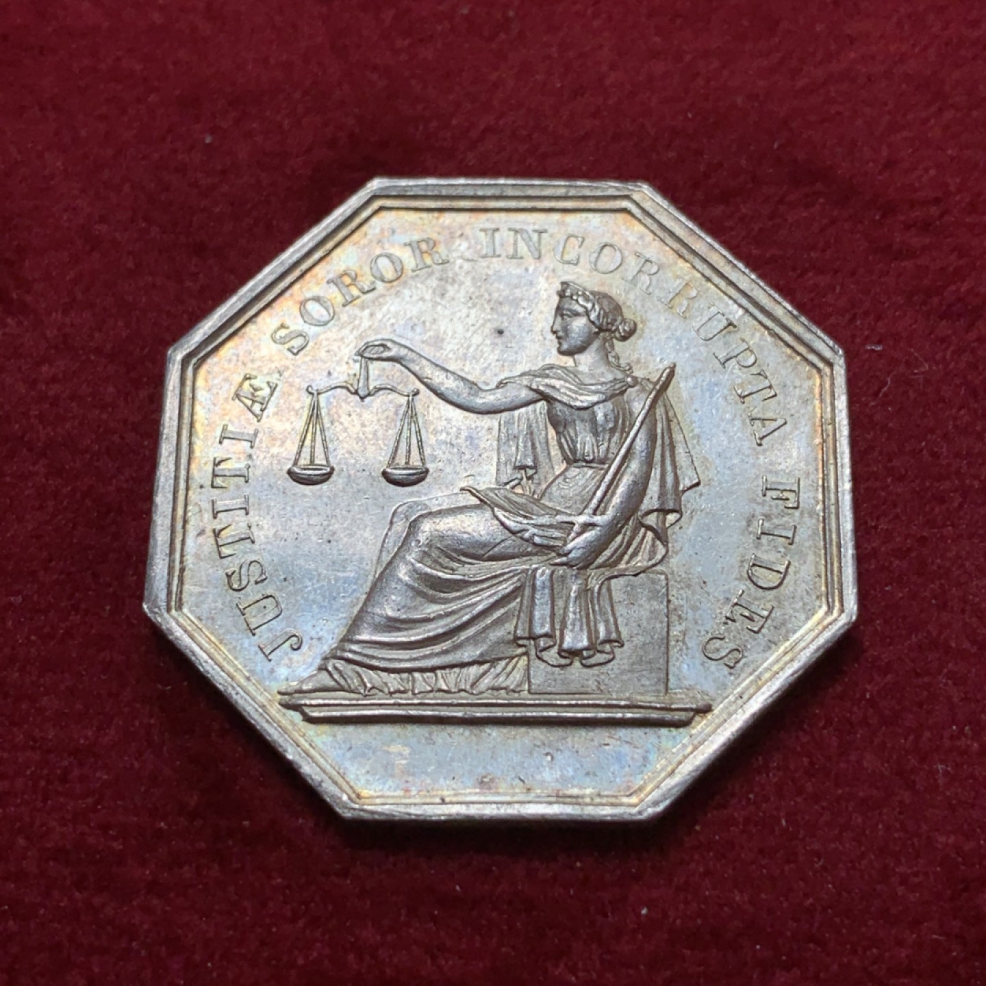 《竞宝斋》第80场-本周日，周一 2场连拍（全场不限金额包邮） 法国公平女神八角银章，10.8克30mm手指AR边铭