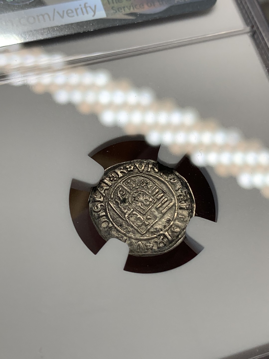 《竞宝斋》第80场-本周日，周一 2场连拍（全场不限金额包邮） NGC MS62 冠军分 神罗匈牙利1519年圣母抱婴第纳尔银币 较早年份强光好品