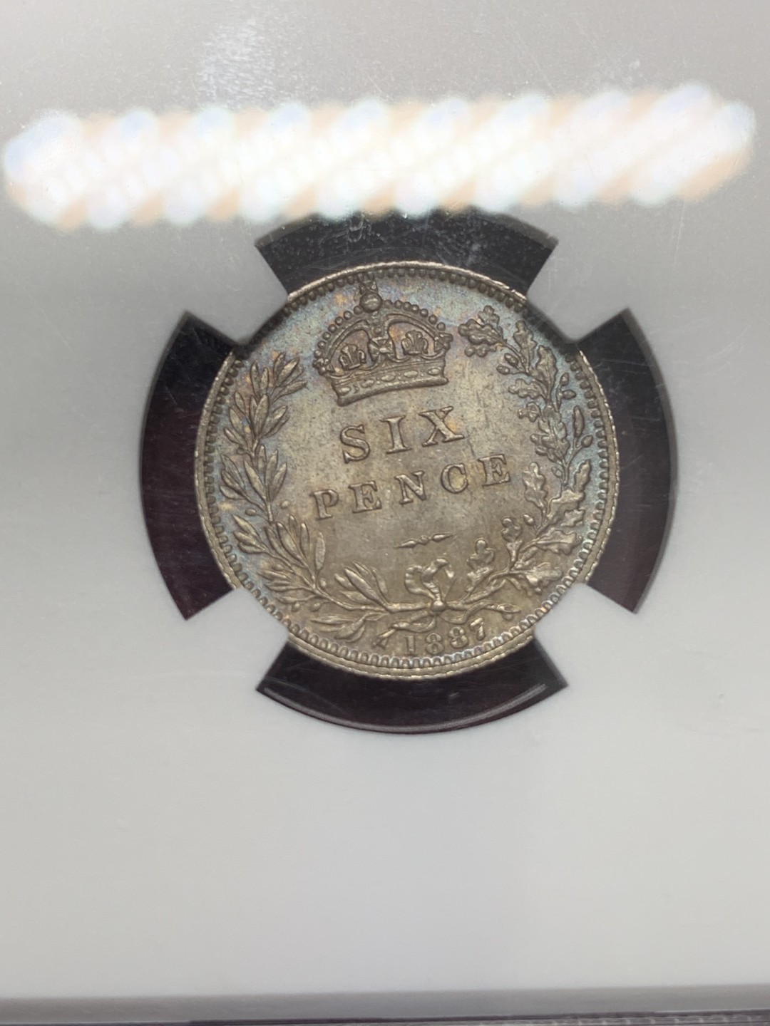 《竞宝斋》第80场-本周日，周一 2场连拍（全场不限金额包邮） NGC-MS64 英国1887年维多利亚高冠六便士银币 WREATH花环版本 比常见的盾徽版本少 双面略带五彩 上手非常好看 适合自藏