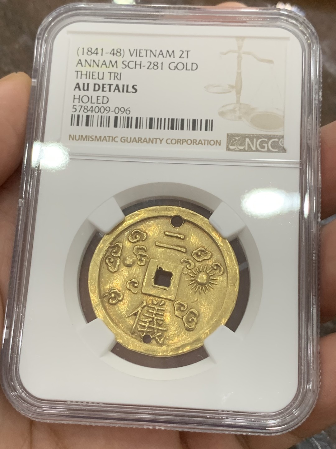 《竞宝斋》第80场-本周日，周一 2场连拍（全场不限金额包邮） NGC-AU 安南绍治1841年日月二仪二钱金币 原宫廷穿孔挂流苏赏赐品入盒，62分去年日本银座含佣金16万人民币