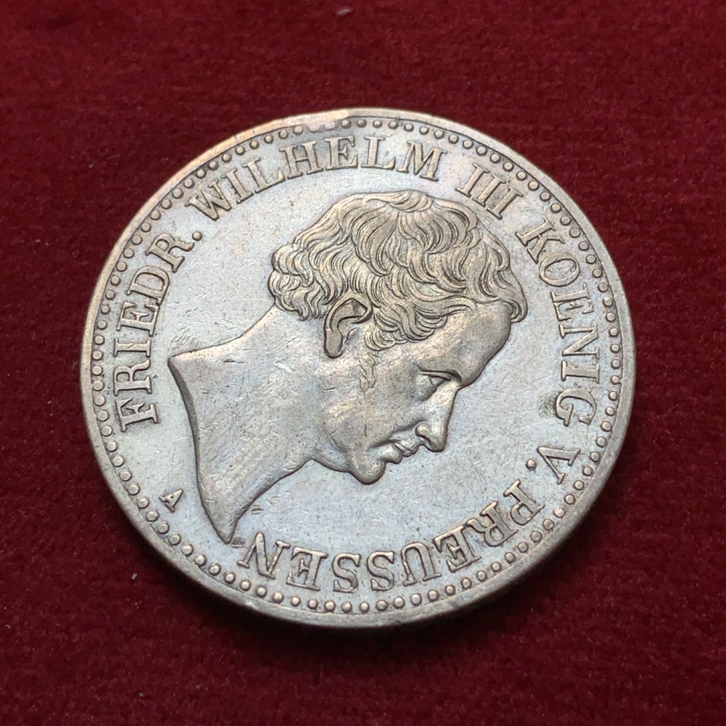 《竞宝斋》第80场-本周日，周一 2场连拍（全场不限金额包邮） 德国普鲁士 1830年 威廉三世 1泰勒 大银币 好品 边有小磕