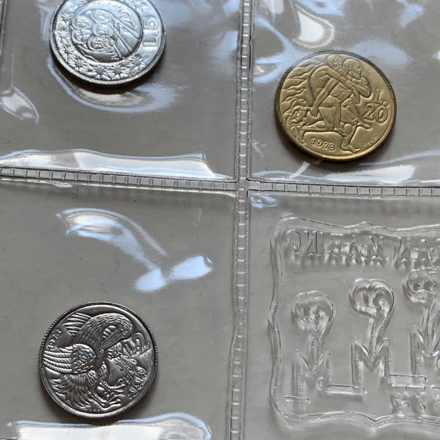 《竞宝斋》第80场-本周日，周一 2场连拍（全场不限金额包邮） 原盒证书 圣马力诺 1973年 八枚封装 带500里拉银币一枚