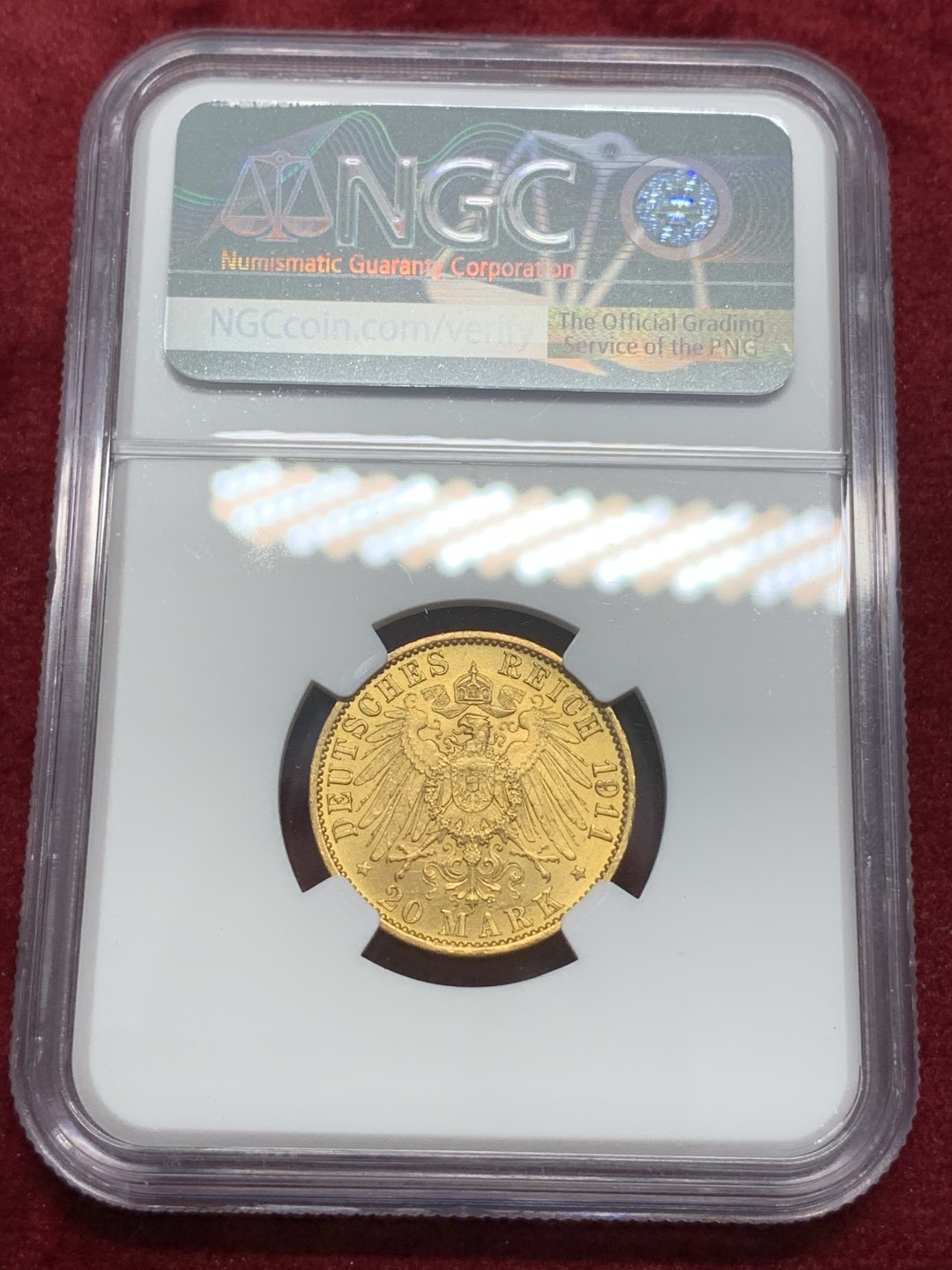 《竞宝斋》第80场-本周日，周一 2场连拍（全场不限金额包邮） NGC-MS64 德国普鲁士 1911年 威廉二世20马克 金币 平时能见到的62分 这枚64分是金字塔顶尖的东西了