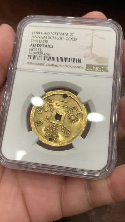 《竞宝斋》第80场-本周日，周一 2场连拍（全场不限金额包邮） NGC-AU 安南绍治1841年日月二仪二钱金币 原宫廷穿孔挂流苏赏赐品入盒，62分去年日本银座含佣金16万人民币