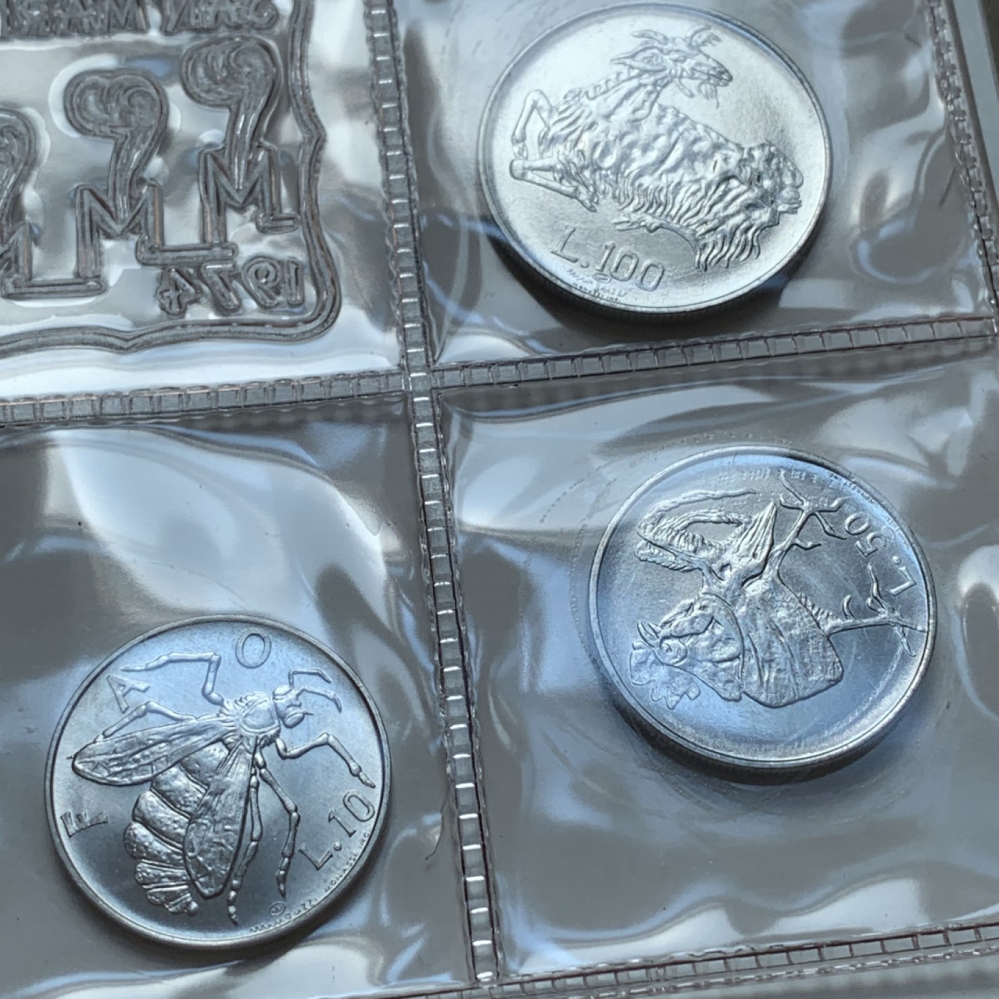 《竞宝斋》第80场-本周日，周一 2场连拍（全场不限金额包邮） 原盒证书 圣马力诺 1974年 八枚封装 带500里拉银币一枚