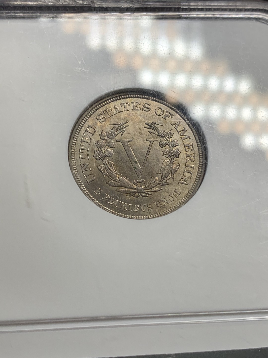 《竞宝斋》第80场-本周日，周一 2场连拍（全场不限金额包邮） NGC-MS63 美国1883 老版5分 无CENTS版本 女神头像发丝和树叶纹路清晰可见 底板略微带彩 镍币带彩不容易