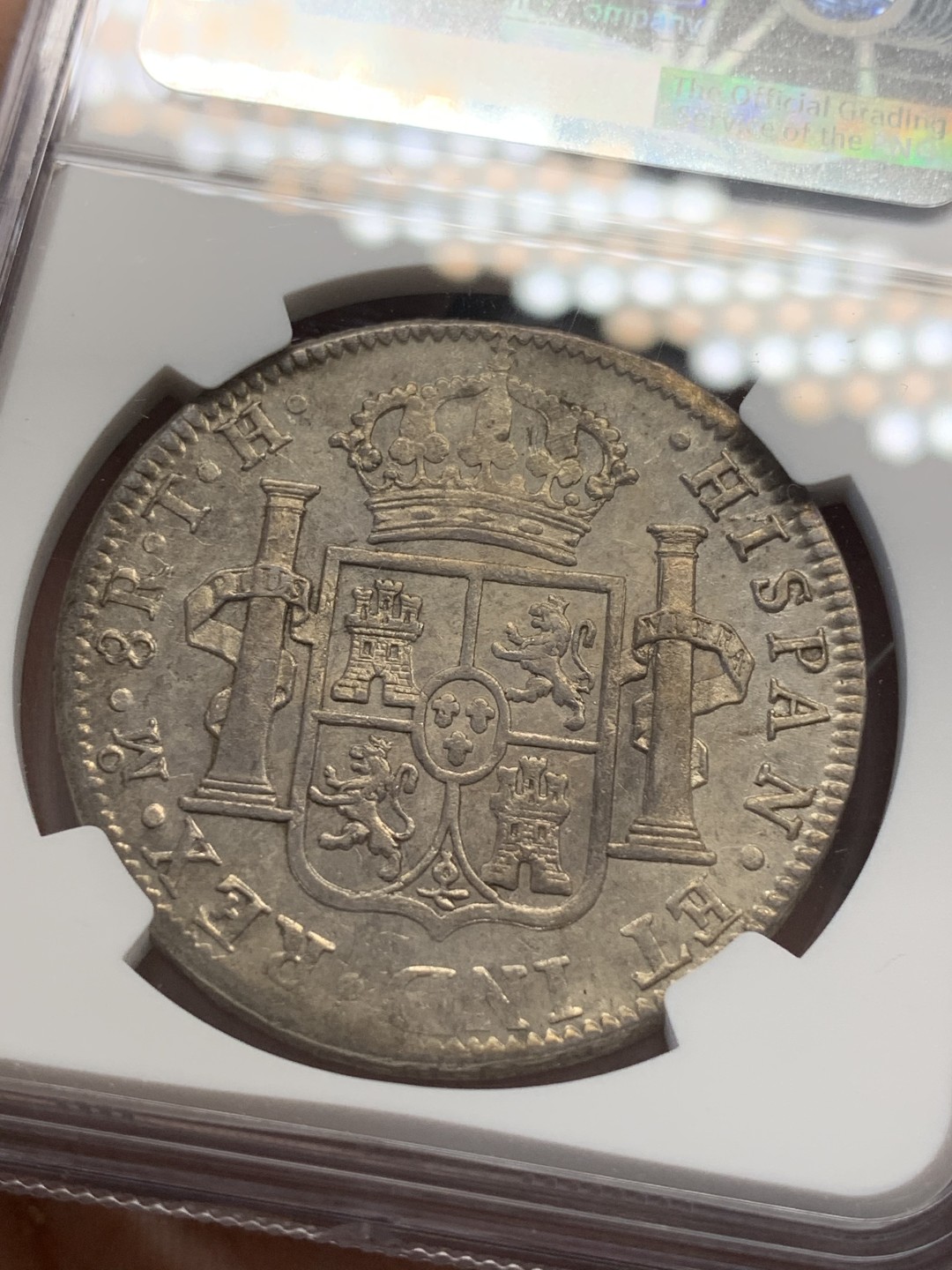 《竞宝斋》第80场-本周日，周一 2场连拍（全场不限金额包邮） NGC AU 墨西哥 1806年 卡四 8R 双柱大银币 底板 打制非常好  可惜有小划