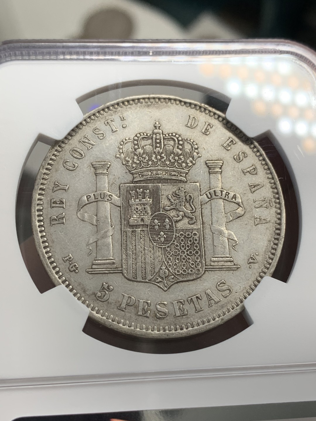 《竞宝斋》第80场-本周日，周一 2场连拍（全场不限金额包邮） NGC-AU50 西班牙1894年 阿方索十三世 爆炸头5比塞塔双柱 大银币 带光好品 这品相非常适合初级玩家