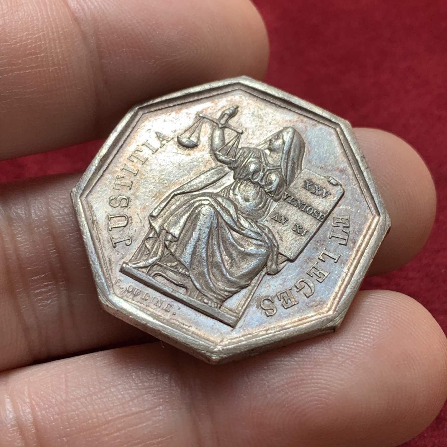 《竞宝斋》第80场-本周日，周一 2场连拍（全场不限金额包邮） 法国图尔公证人公平女神八角银章，12.8克31mm蜜蜂AR边铭