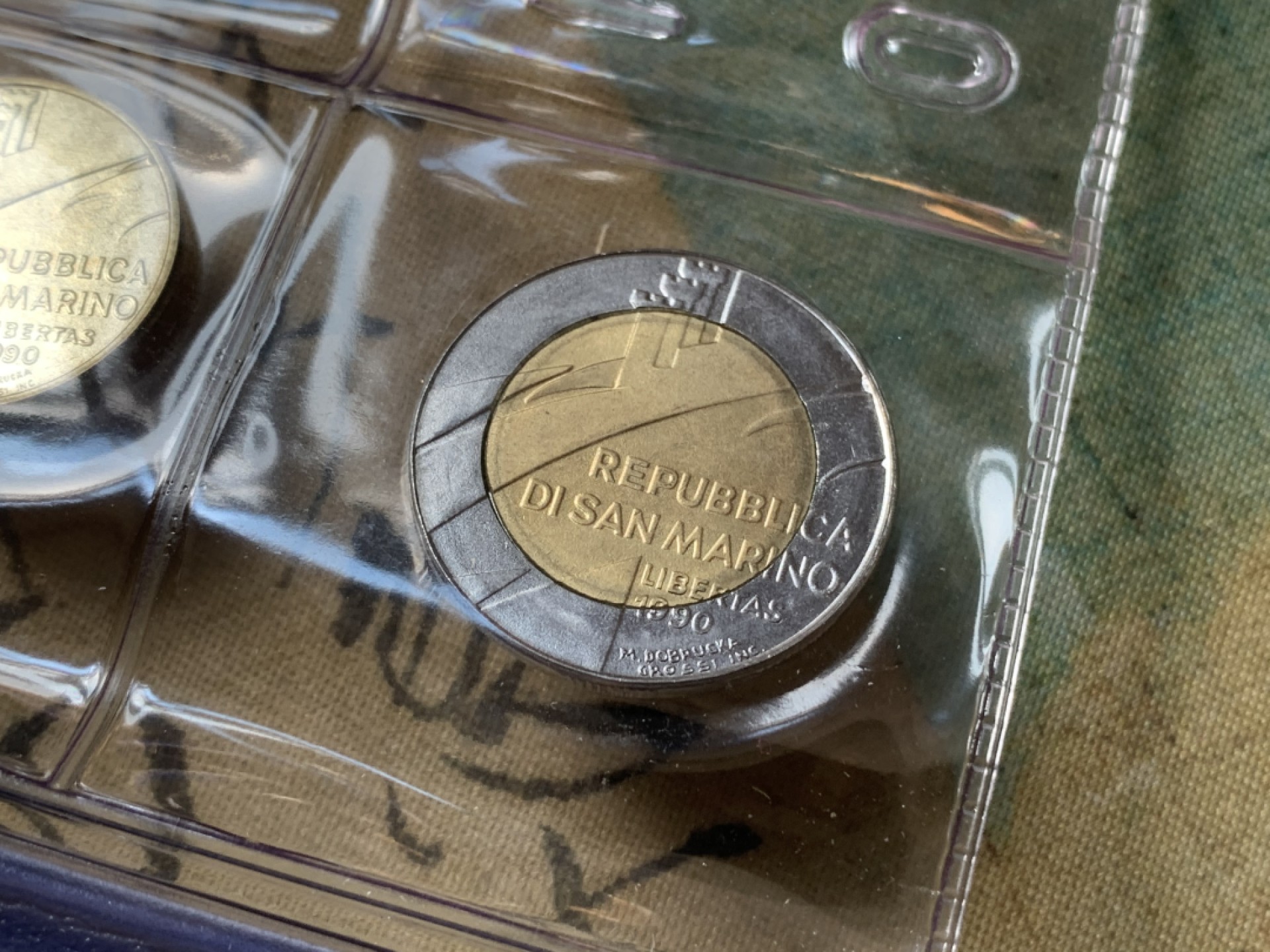 《竞宝斋》第80场-本周日，周一 2场连拍（全场不限金额包邮） 钱包装 圣马力诺 1990年 圣马力诺1990年 十枚装 过去与未来主题 带1000里拉大银币一枚 完美状态