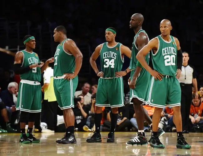 零元拍：高端版！“真理”保罗皮尔斯 签字球衣已做精美裱框 NBA凯尔特人队魂 Hardwood&Classics正品球衣 权威发行商Fanatics公司鉴定认证