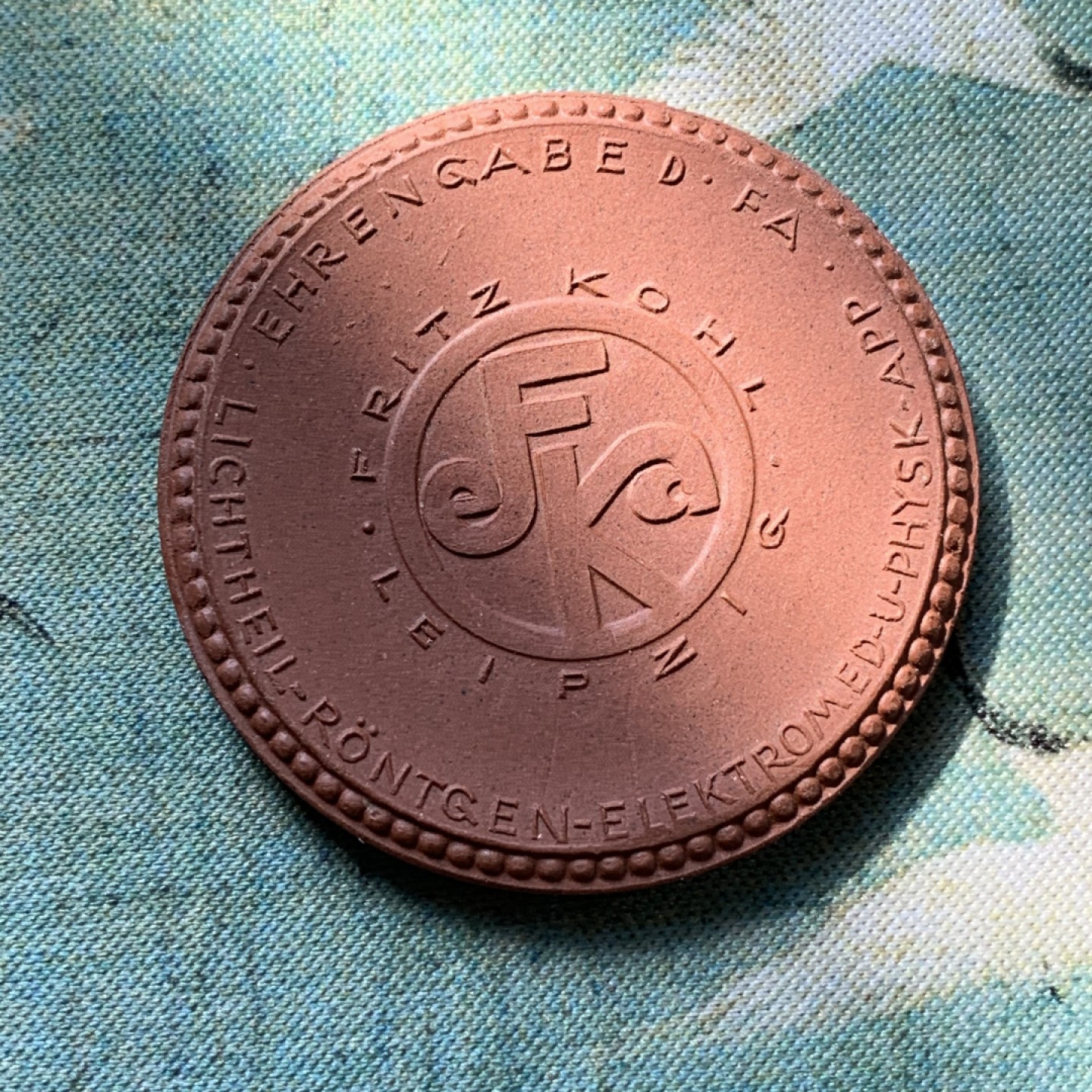 《竞宝斋》第80场-本周日，周一 2场连拍（全场不限金额包邮） UNC德国1922年利普百年纪念陶章42mm