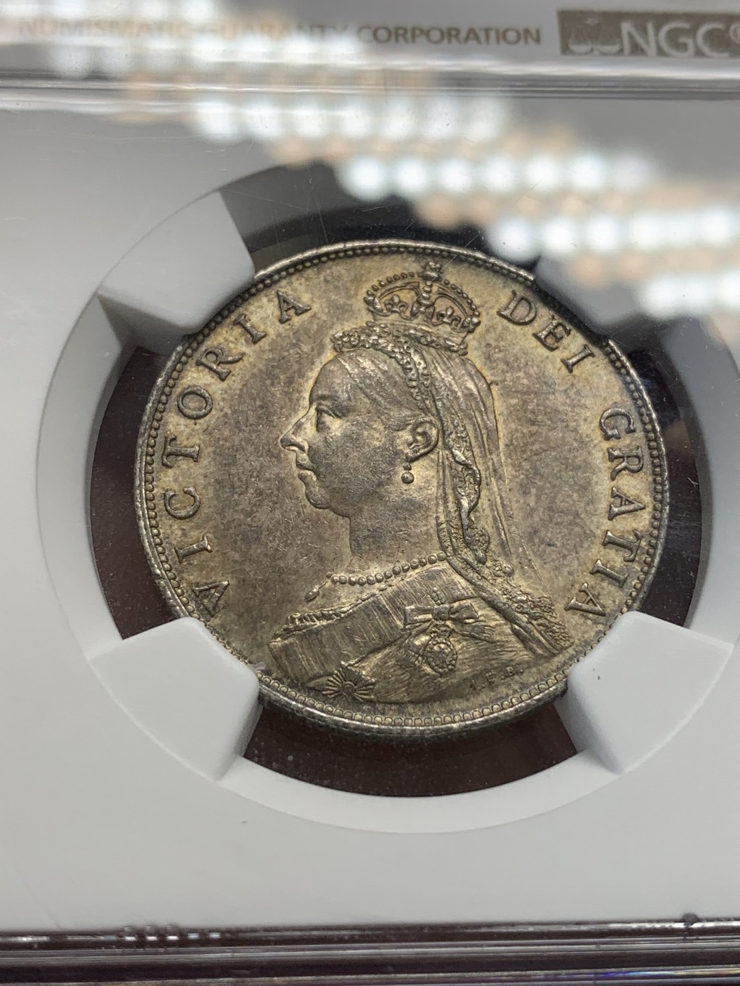 《竞宝斋》第80场-本周日，周一 2场连拍（全场不限金额包邮） NGC-MS62 英国1887年 维多利亚高冠佛洛林银币  双面重彩 很好的一枚银币