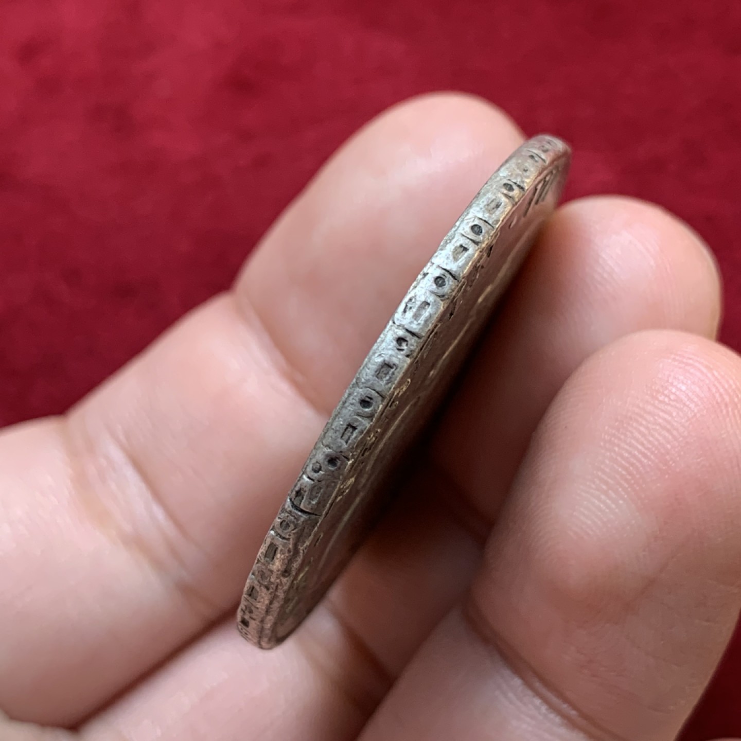 《竞宝斋》第80场-本周日，周一 2场连拍（全场不限金额包邮） 西属玻利维亚1817费迪南七世双柱银币，背面盾徽弱打