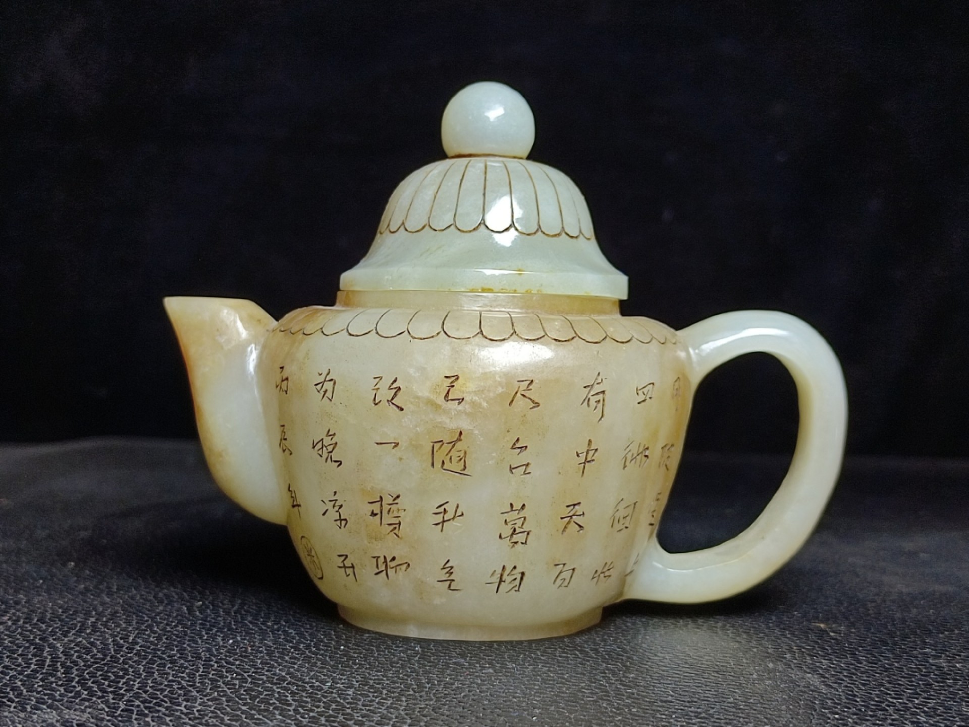 和田玉雕刻玉壶一套，工艺精美，玉质细腻油润，品相完美，细节如图