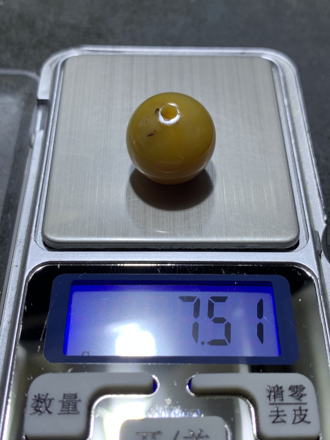 精美黄料战国红玛瑙圆珠一颗！