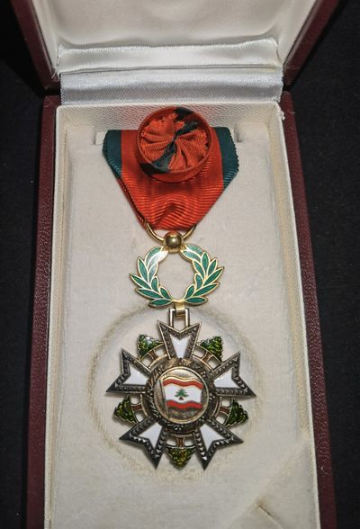 盛世勋华——号角文化勋章专场拍卖第38期 - 黎巴嫩军官级雪松勋章 带原盒 银制带925银标 带厂标（Huguenin Freres Et Cie 瑞士厂  章体带HF标）
