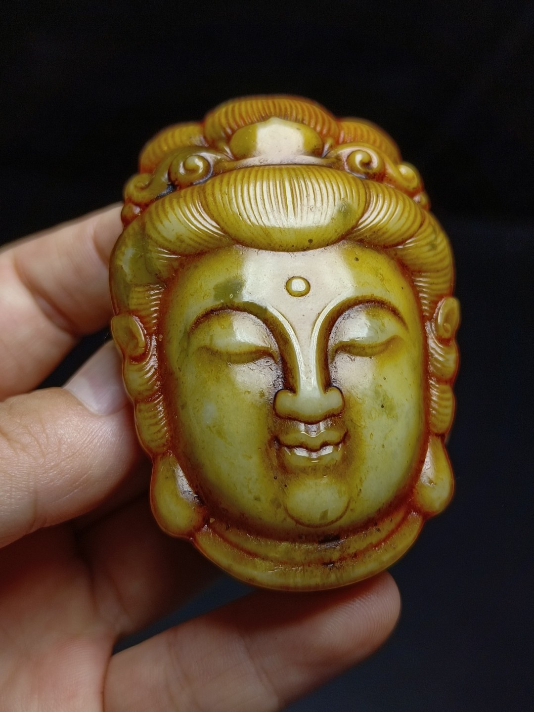 和田玉佛首吊坠，工艺精美，玉质细腻油润，细节如图