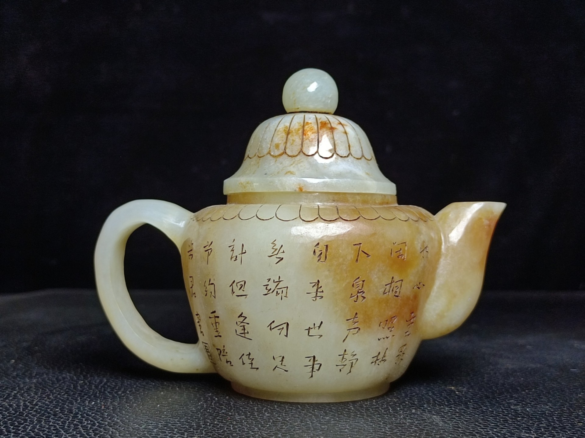 和田玉雕刻玉壶一套，工艺精美，玉质细腻油润，品相完美，细节如图