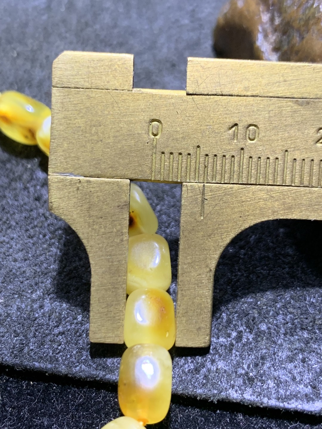 天然蜜蜡随形手串1条！