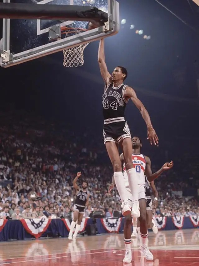 零元拍：4次得分王 NBA75大 冰人乔治格文签字球衣 已做精美裱框 超巨 名人堂 马刺传奇 JSA公司亲笔签名鉴定认证标+证书 