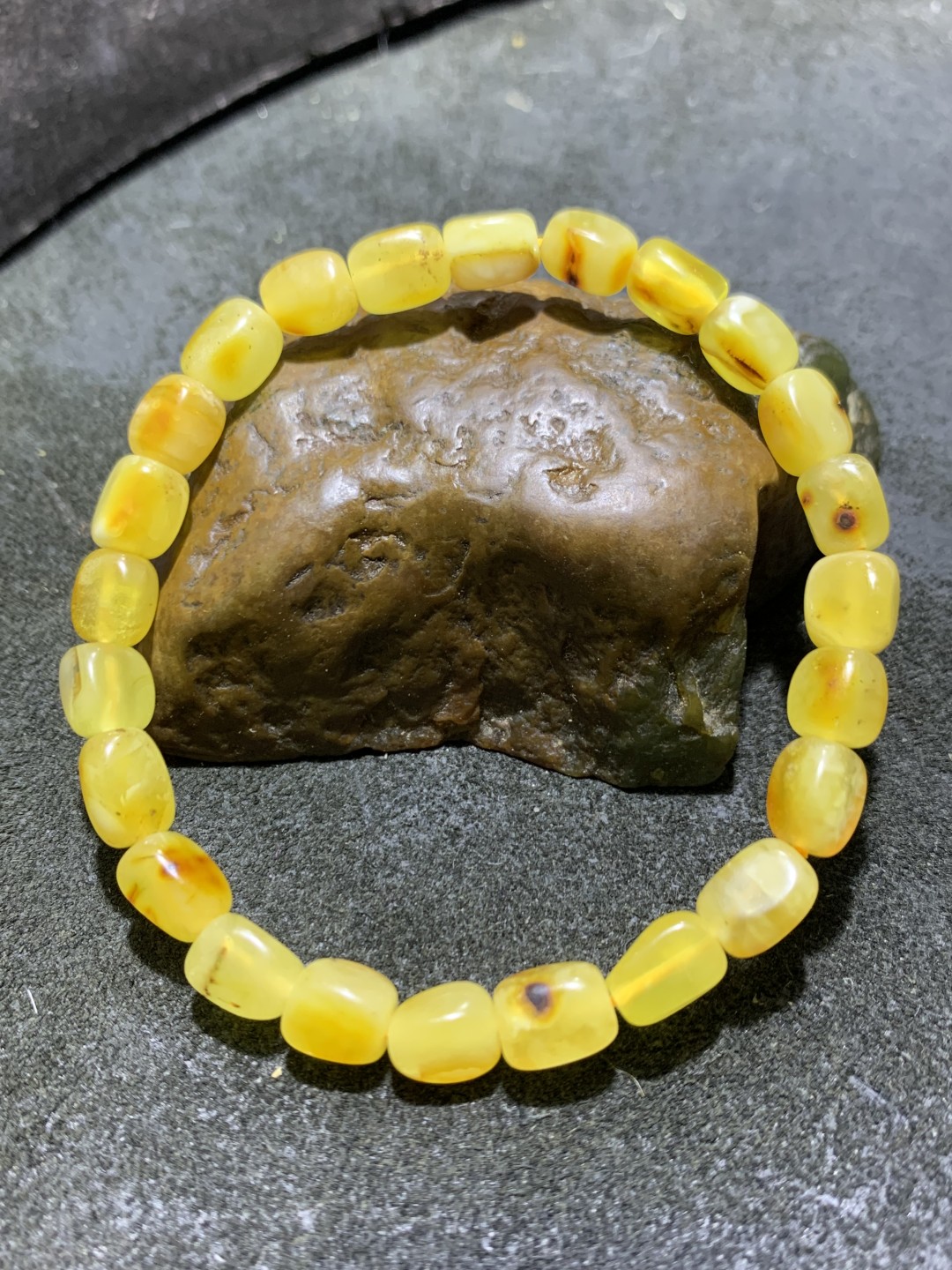 天然蜜蜡随形手串1条！