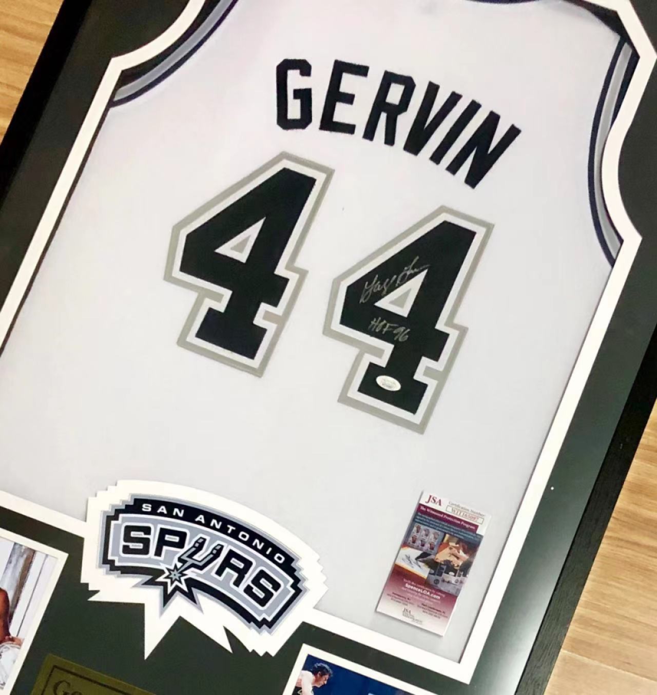 零元拍：4次得分王 NBA75大 冰人乔治格文签字球衣 已做精美裱框 超巨 名人堂 马刺传奇 JSA公司亲笔签名鉴定认证标+证书 