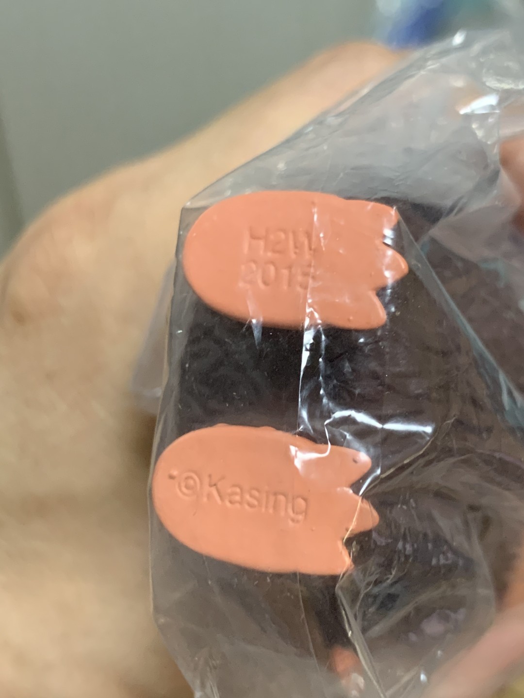 零元拍：龙家升老师亲笔签名签绘：失恋分手，甩卖前任拥有11个雀斑的怪兽玩具。 袋子绘画、耳朵签名、品相完美、表面放大镜级别划痕、藏家失恋分手哦，甩卖LABUBUB