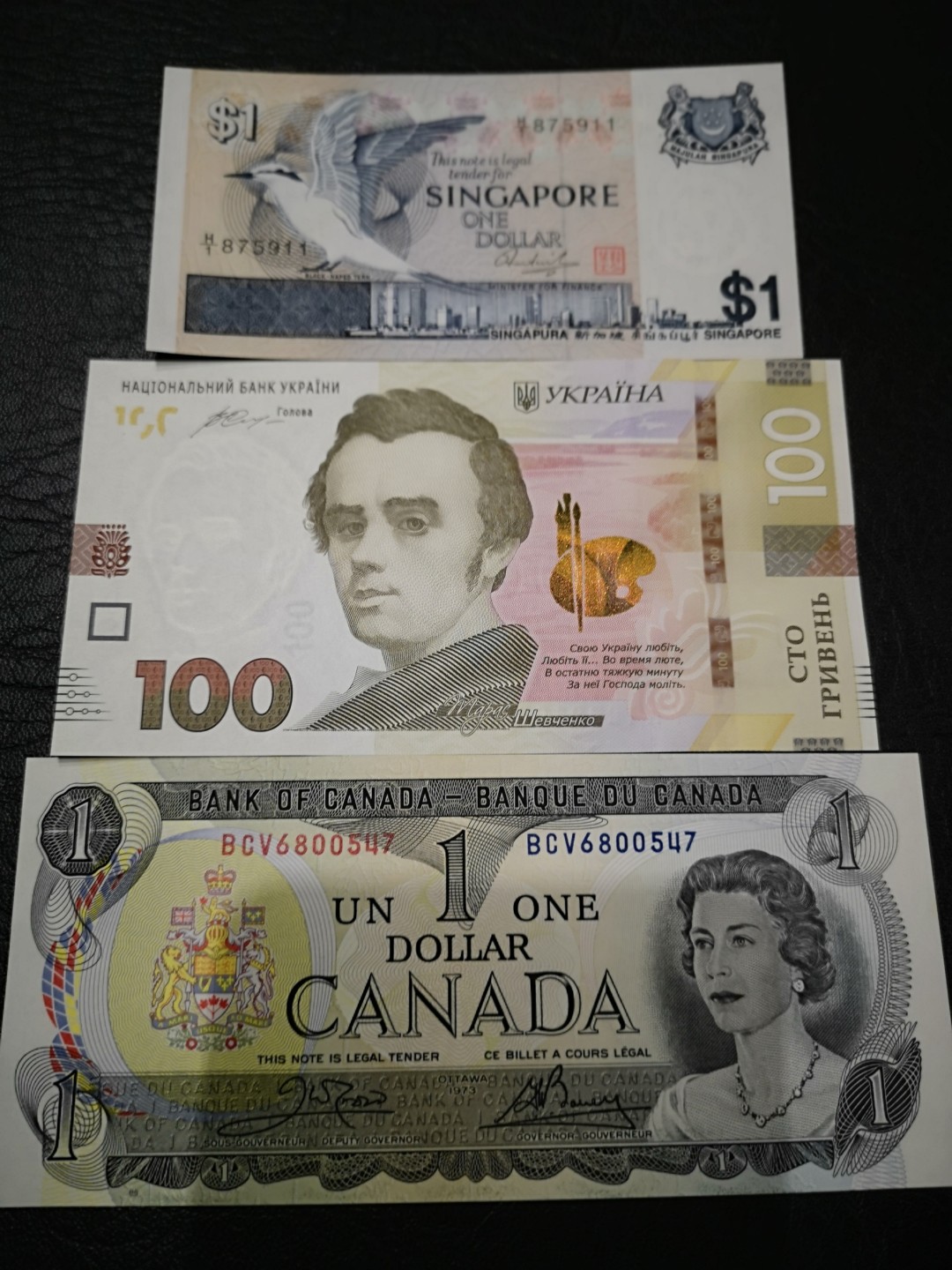 《外钞收藏家》第一百九十三期 新加坡、乌克兰、加拿大三张 近全新 新加坡和加拿大有少许潮