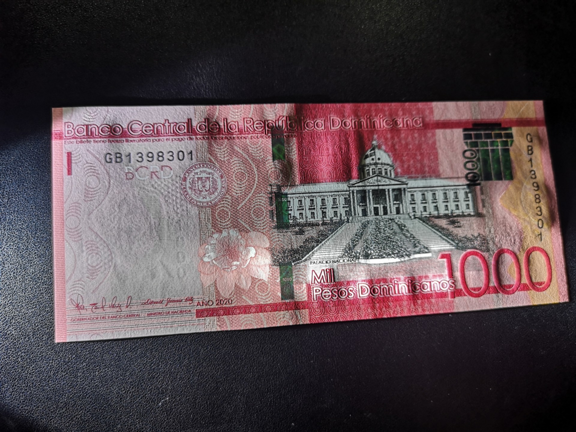《外钞收藏家》第一百九十三期 多米尼加2020年1000比索unc